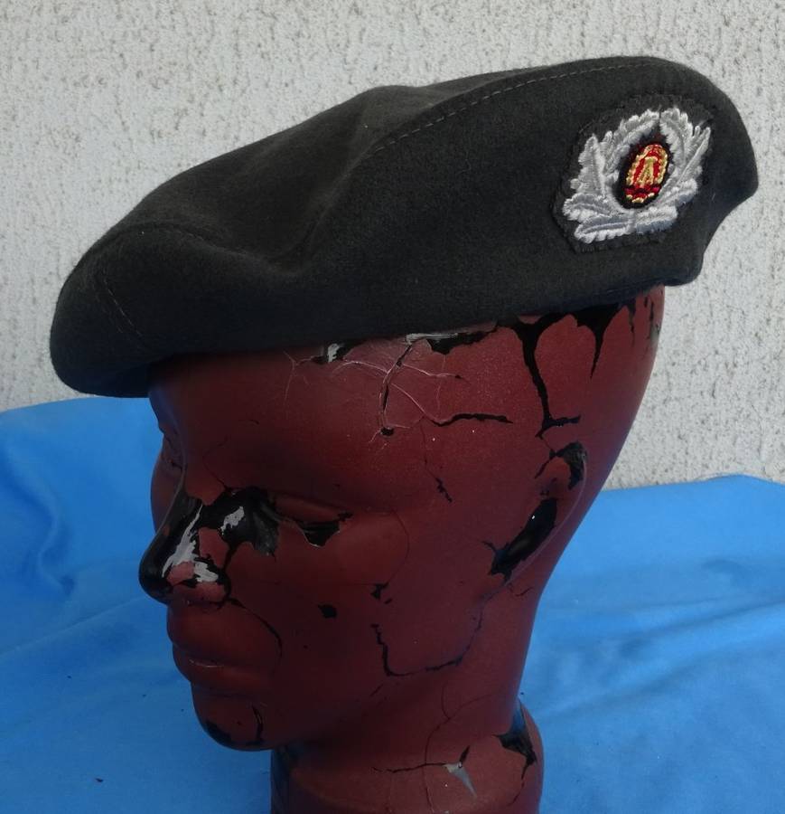 Original east German Army NVA Beret  (T/12)