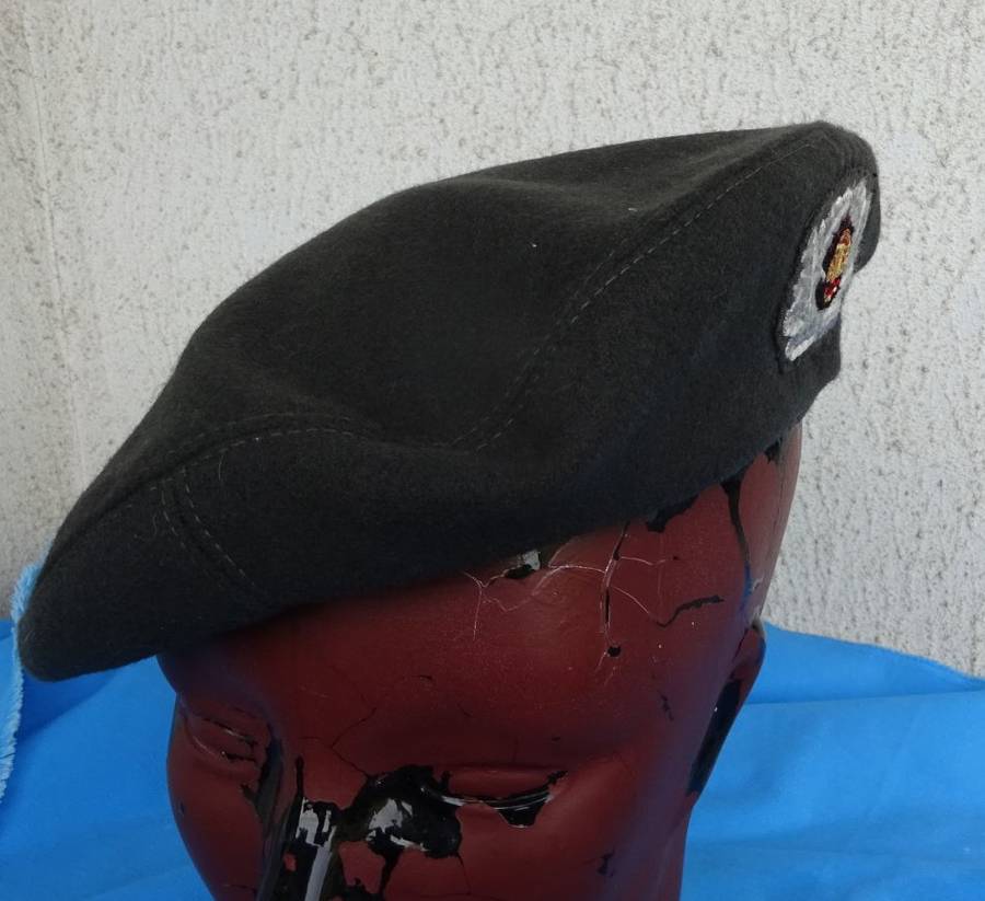Original east German Army NVA Beret  (T/12)