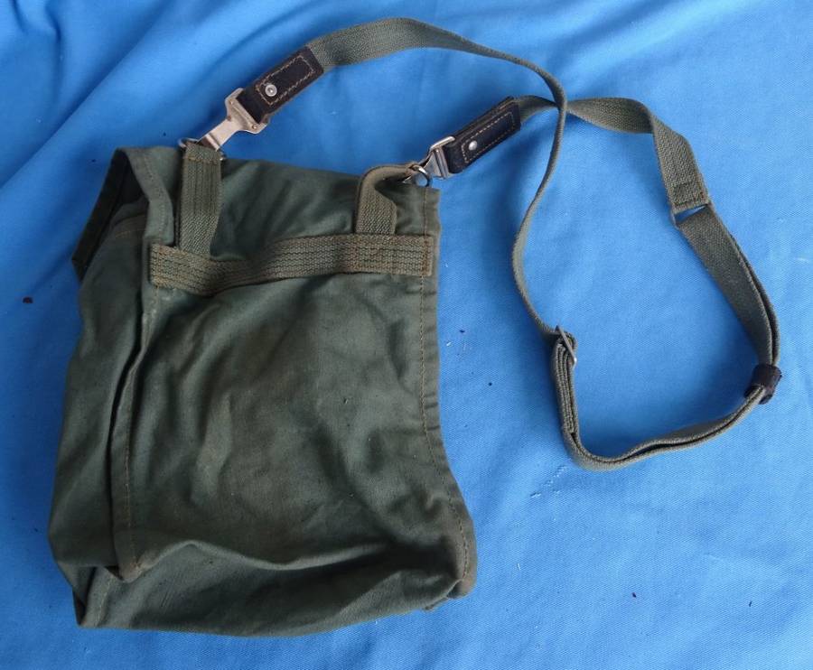 Original east German Army NVA Gas Mask Bag first model 1960 (T/24)