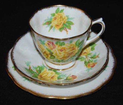 ROYAL ALBERT TEA ROSE TRIO