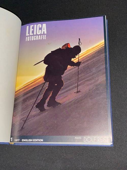 LEICA FOTOGRAFIE 1977 YEAR IN ENGLISH BOUND IN 1 VOLUME