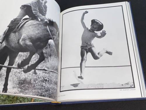 LEICA FOTOGRAFIE 1977 YEAR IN ENGLISH BOUND IN 1 VOLUME