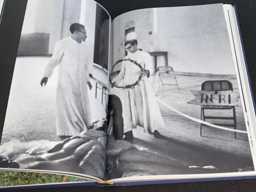 LEICA FOTOGRAFIE 1977 YEAR IN ENGLISH BOUND IN 1 VOLUME