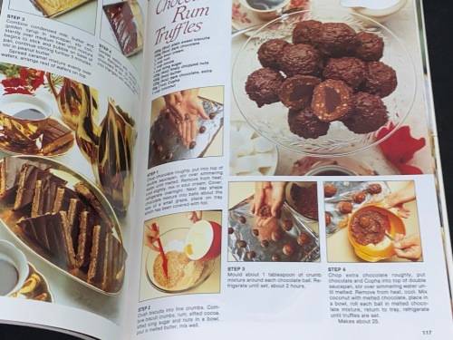 THE BIG BOOK OF BEAUTIFUL BISCUITS BY THE AUSTRALIAN WOMEN`S WEEKLY