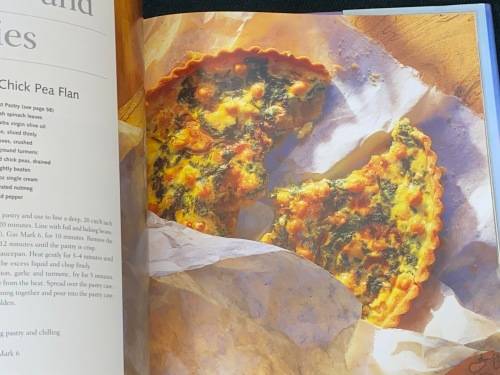 VEGETARIAN RECIPES BY ST MICHAEL FROM MARKS & SPENCER KITCHEN LIBRARY