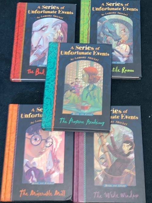 A SERIES OF UNFORTUNATE EVENTS BY LEMONY SNICKET X 5