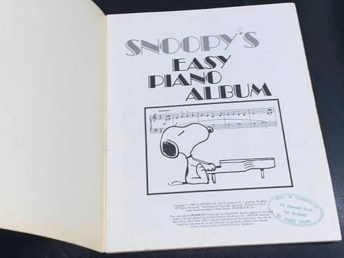 SNOOPY`S  EASY PIANO ALBUM SHEET MUSIC