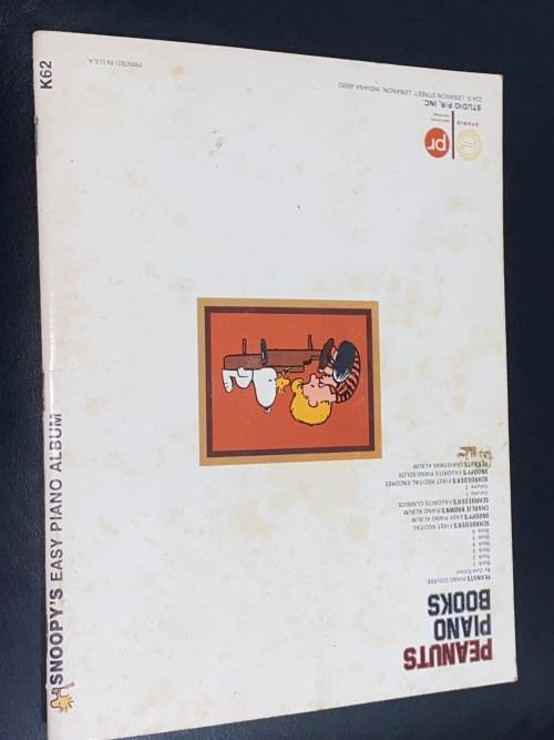SNOOPY`S  EASY PIANO ALBUM SHEET MUSIC