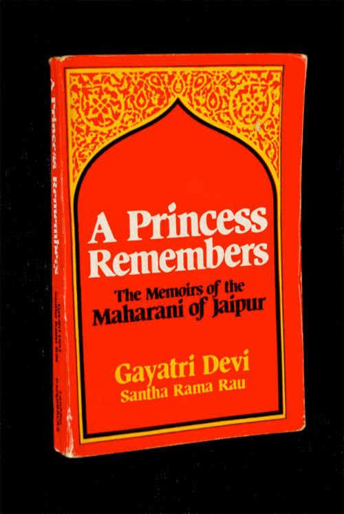 A PRINCESS REMEMBERS - THE MEMOIRS OF THE MAHARANI OF JAIPUR BY GAYATRI DEVI SANTHE RAMA RAUI
