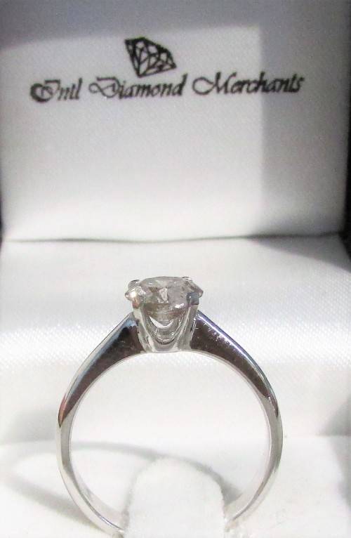 **NEARLY 1CT DEAL [R31528]** ROUND CUT [0.930ct] SOLITAIRE DIAMOND RING [WHITE GOLD] - BUY SAFE