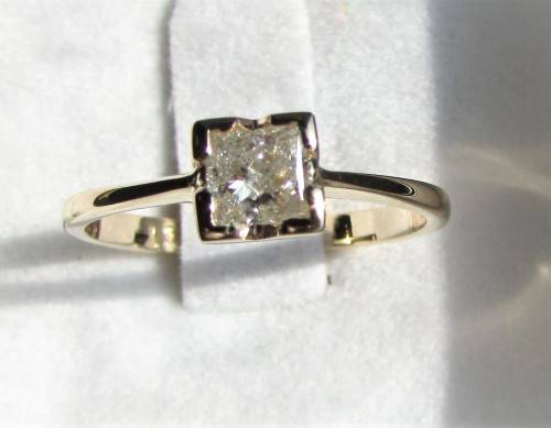**BARGAIN BUY** PRINCESS CUT [0.375ct] DIAMOND SOLITAIRE RING [WHITE GOLD] - BUY SAFE