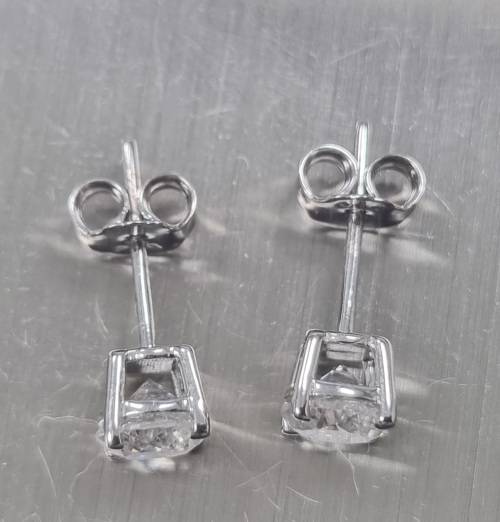 **CERTIFIED DIAMOND STUDS | R103586** ROUND CUT | 1.464ct | EARRINGS | 18KT WHITE GOLD - BUY SAFE