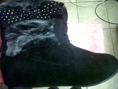 BEAUTIFUL MID CALF BOOTS IN BLACK SIZE 5