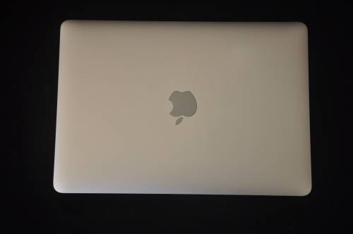 APPLE MACBOOK