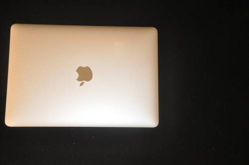 APPLE MACBOOK