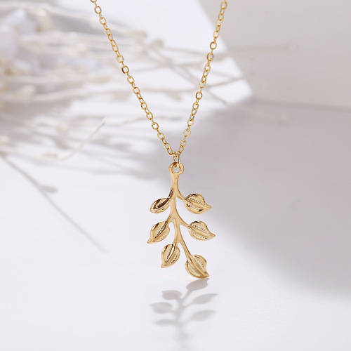 Stunning gold plated leaf pendant and chain