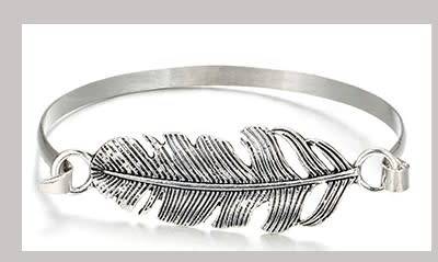 Stunning silver plated feather bracelet