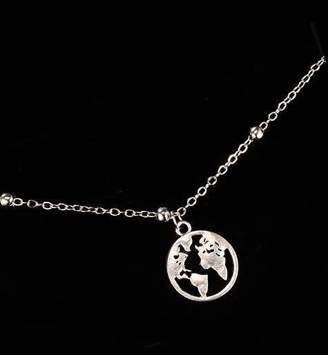 Gorgeous world map pendant and chain