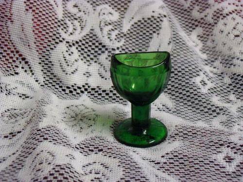 Glass eye bath Britain made 4cm tall