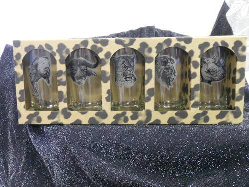 Heavy glass Tumblers - Big 5 decorated - still in its box.- weighs 1.3 kg - as new