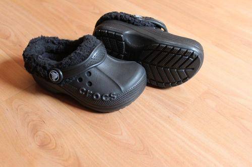 Crocs Blitzen kids size 8/9 (FREE shipping)