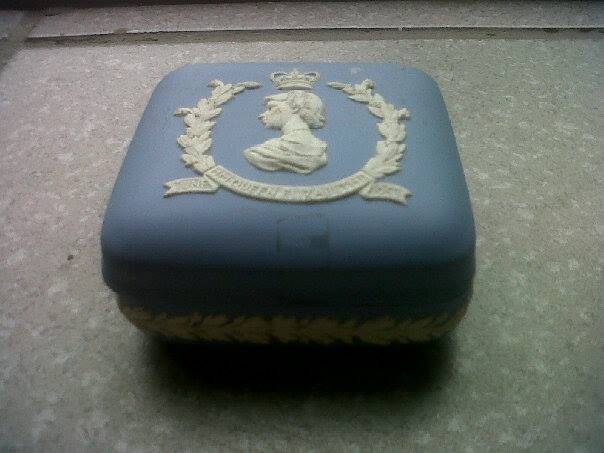 WEDGWOOD JASPER QUEEN ELIZ. CORONATION COVERED BOX-1953