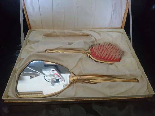 Lovely vintage dressing table set like new