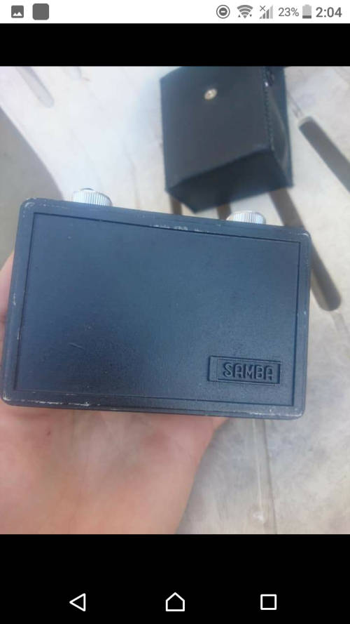 AUDIOVOX INDASH CAR RADIO RECEIVER IN ORIGINAL POUCH.no cables FM AND MHz. SAMBA MARKED.