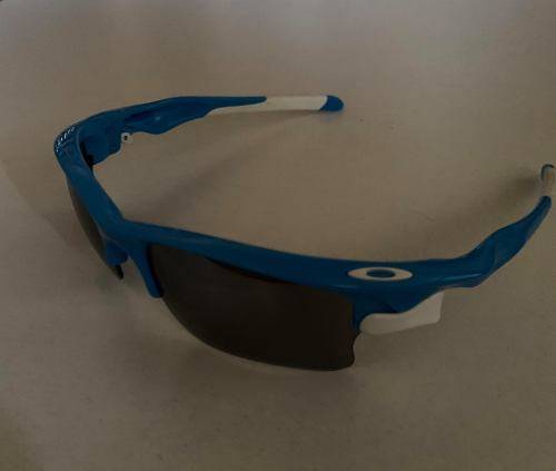 Genuine Oakley sunglasses. With spare clear interchangeable lenses, Oakley case and soft glass carry