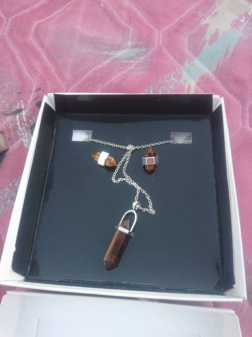 Awesome tigers eye set.pendant and earrings