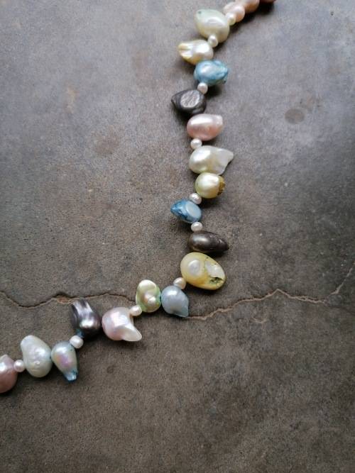 Vars water perels/fresh water pearls . Stunning string!!!!!