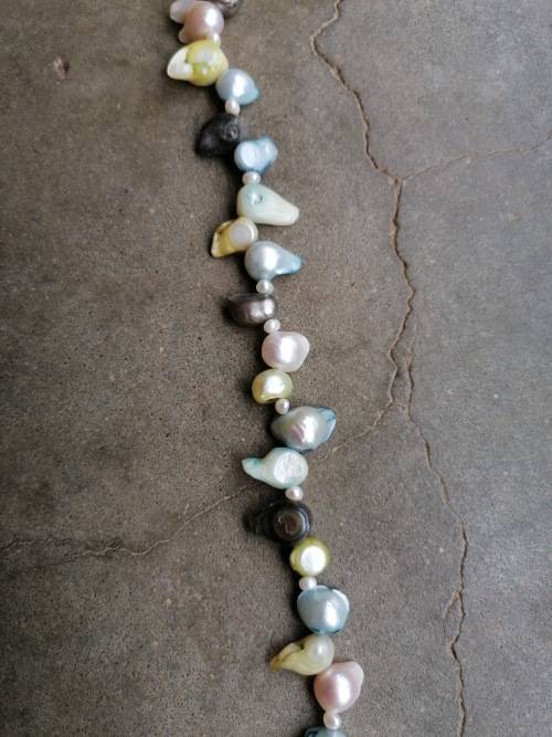 Vars water perels/fresh water pearls . Stunning string!!!!!