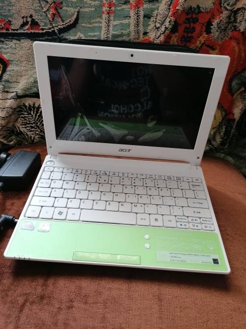 Acer Aspire laptop with charger and bag
