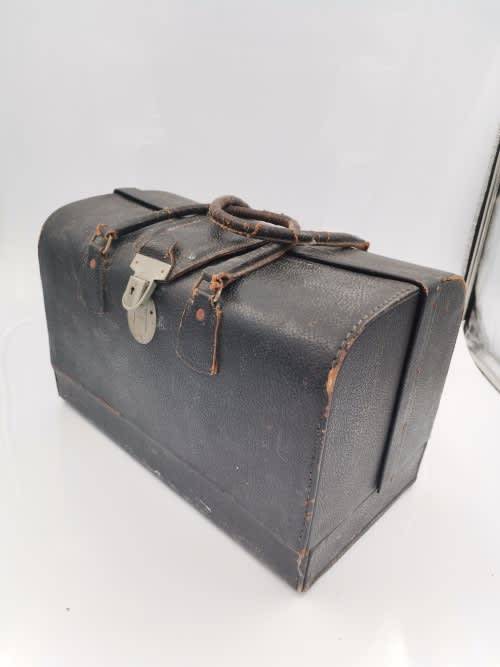 RARE VINTAGE LARGE DOCTORS CASE HIGHLY COLLECTABLE