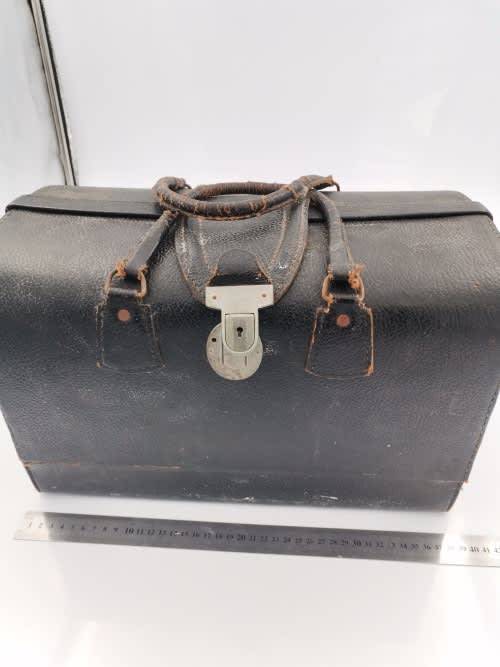 RARE VINTAGE LARGE DOCTORS CASE HIGHLY COLLECTABLE