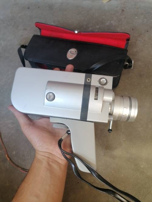 Vintage hanimex video camera, not tested. Don`t know how to operate it. Sold as is