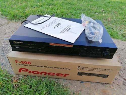Pioneer F-208 FM/AM Digital Synthesizer Tuner (1999-12)