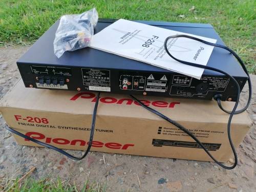 Pioneer F-208 FM/AM Digital Synthesizer Tuner (1999-12)
