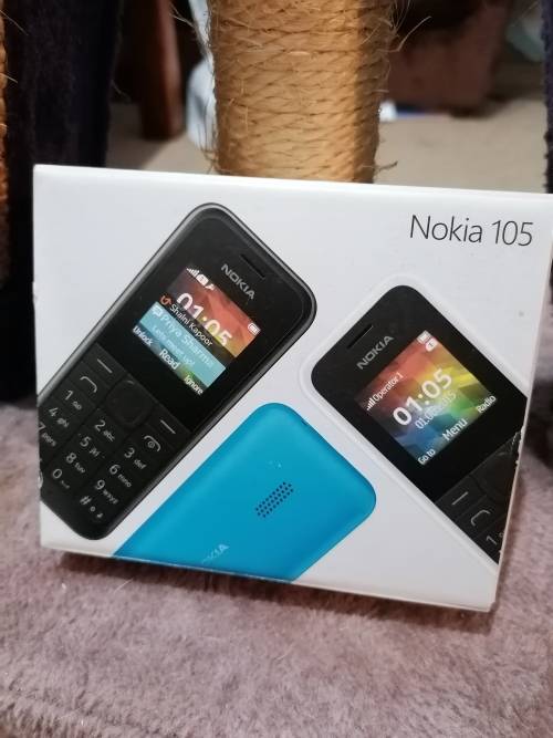 Working Nokia 105 cell phone with charger and box
