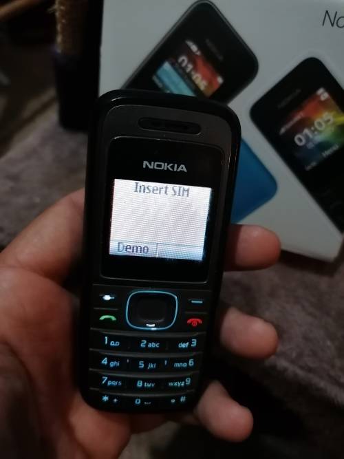 Working Nokia 105 cell phone with charger and box