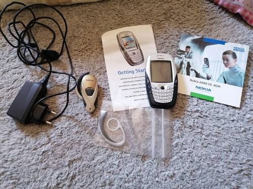 NOKIA 6600 NHL-10 GSM Symbian mobile phone, with charger, manual, ear piece and cd