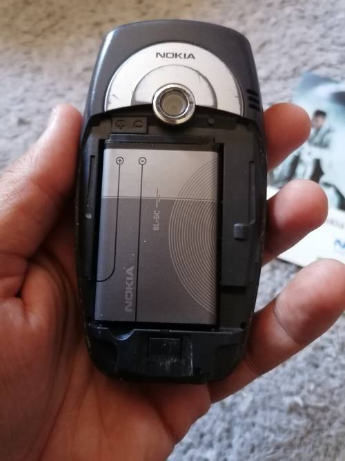 NOKIA 6600 NHL-10 GSM Symbian mobile phone, with charger, manual, ear piece and cd