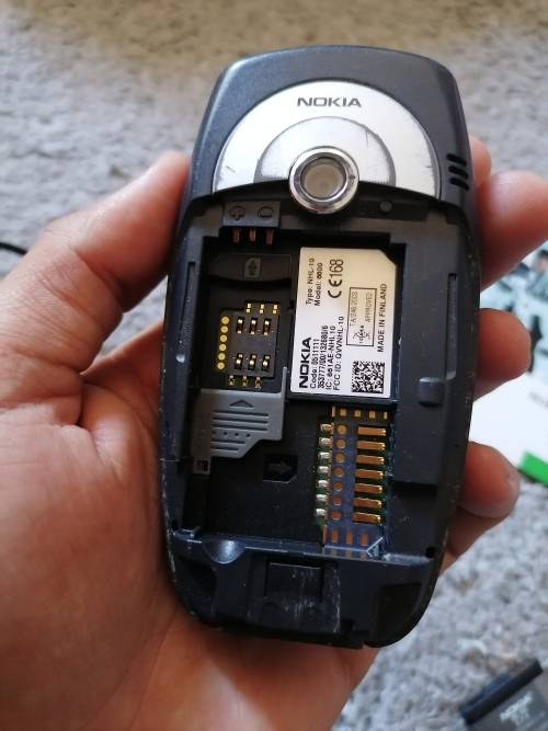 NOKIA 6600 NHL-10 GSM Symbian mobile phone, with charger, manual, ear piece and cd