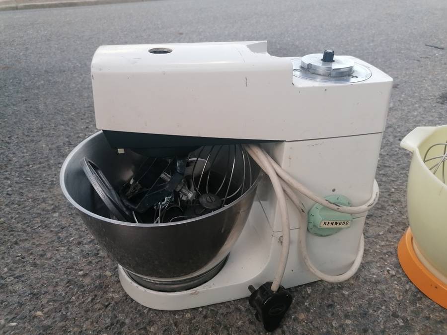 2 vintage Kenwood mixers for spares or repair
