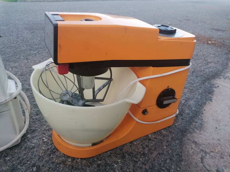 2 vintage Kenwood mixers for spares or repair