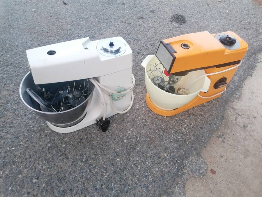 2 vintage Kenwood mixers for spares or repair