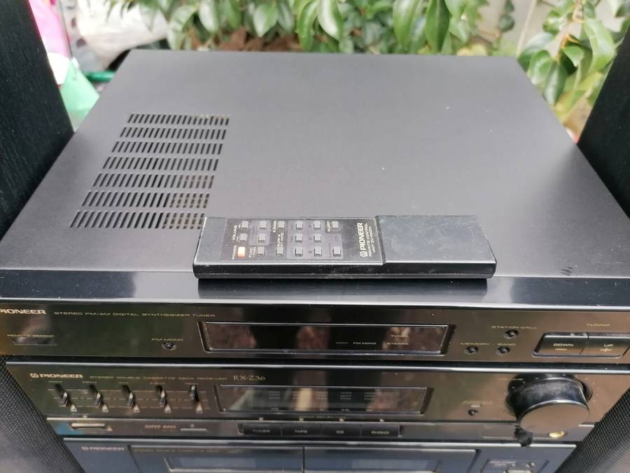 pioneer rx z36 hifi with remote. Please view description