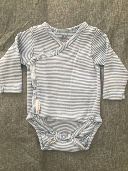 ***ON PROMOTION : STUNNING H&M BABYGROWS ***