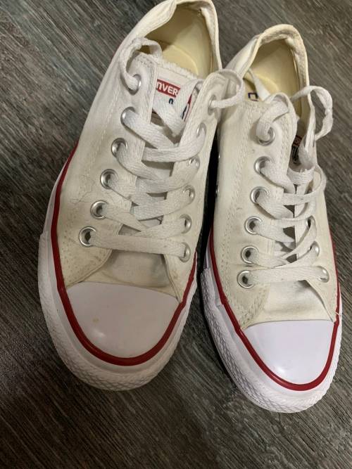 **Valentines Day Specials : gorgeous Converse Takkies** Free shipping on orders of R400 or more