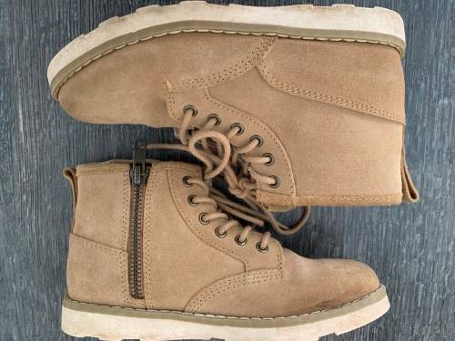 **Just Unpacked : Girls Country Road Boots**
